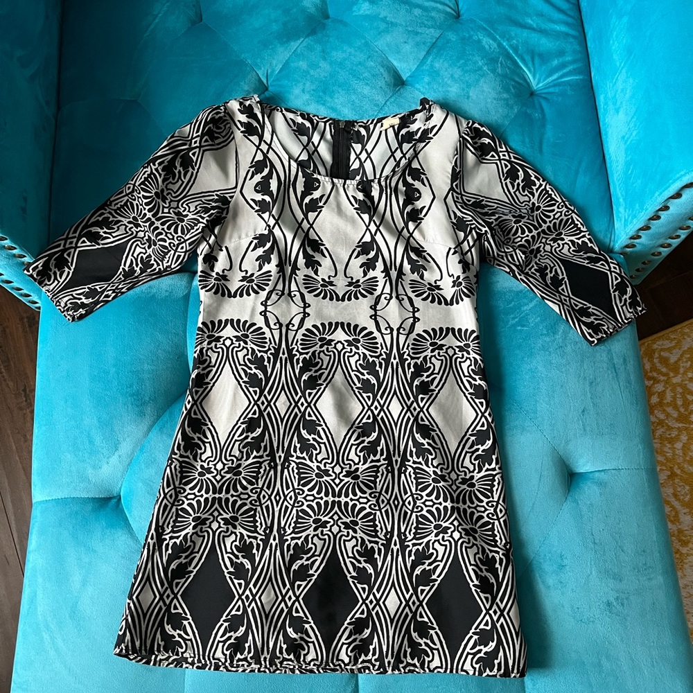 Black and grey mini dress with 3/4 sleeves